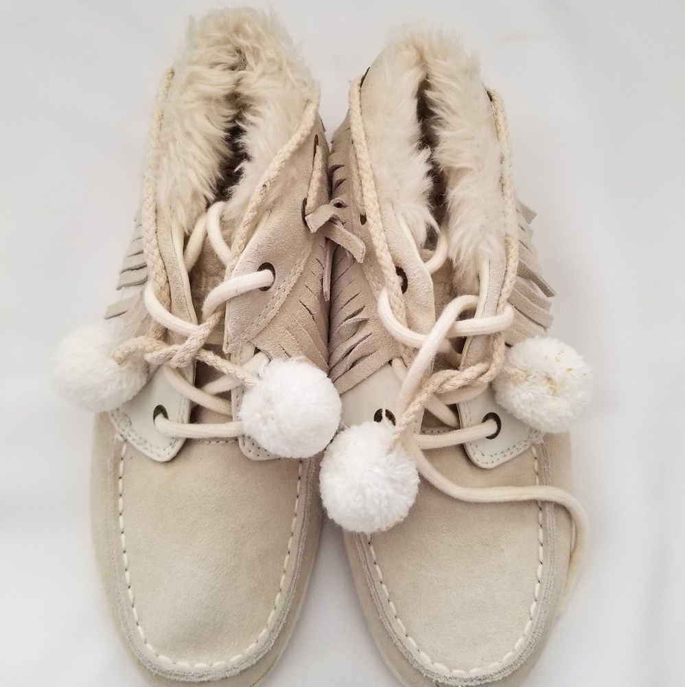 Sneaker/loafer style moccasin